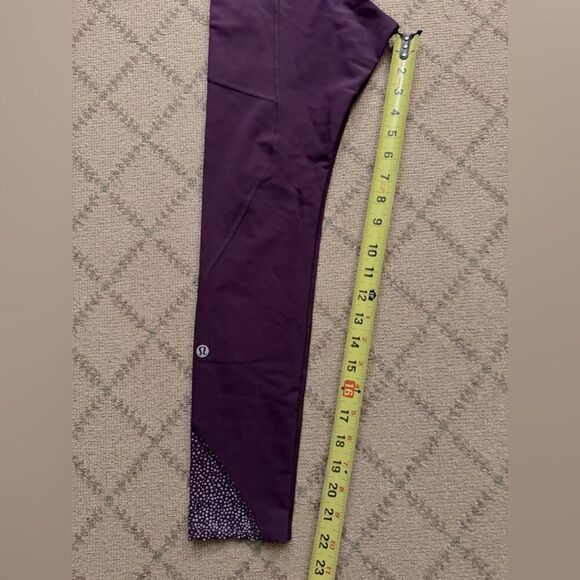 lululemon Tight Stuff Deep Zinfandel reflective scalloped hem leggings NWOT 4 - Picture 7 of 10